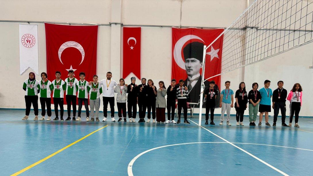 İlçemizde Ortaokullar Arası Voleybol Turnuvası