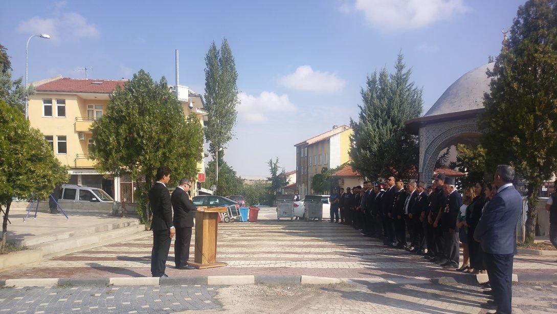 İlçemizde 19 Eylül Günyüzü'nün Düşman İşgalinden Kurtuluşu ve Gaziler Günü Sebebiyle Çelenk Sunma Programı Yapıldı.