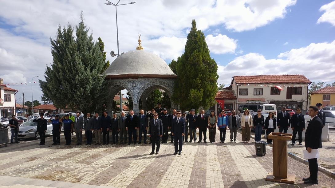 İlçemizde 19 Eylül Günyüzü'nün Düşman İşgalinde Kurtuluşu ve Gaziler Günü Yıldönümü Nedeniyle Atatürk Anıtı'na Çelenk Sunma Töreni Gerçekleştirildi